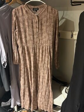 Japparel Mauve Printed Button-Front Tiered Midi Dress